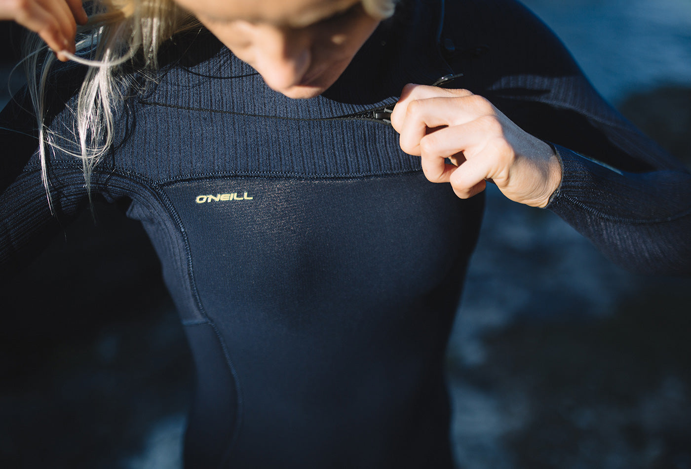 O'Neill WMS HyperFreak Chest Zip Full 4/3+ mm Wetsuit – Carbon/Lilly IC3