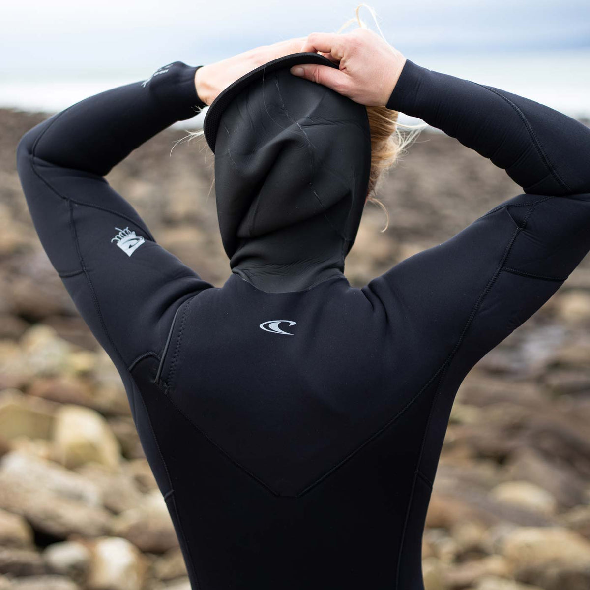 Sieviešu hidrotērps ar kapuci O'Neill WMS Epic 6/4 mm Chest Zip W/Hood - melns A05