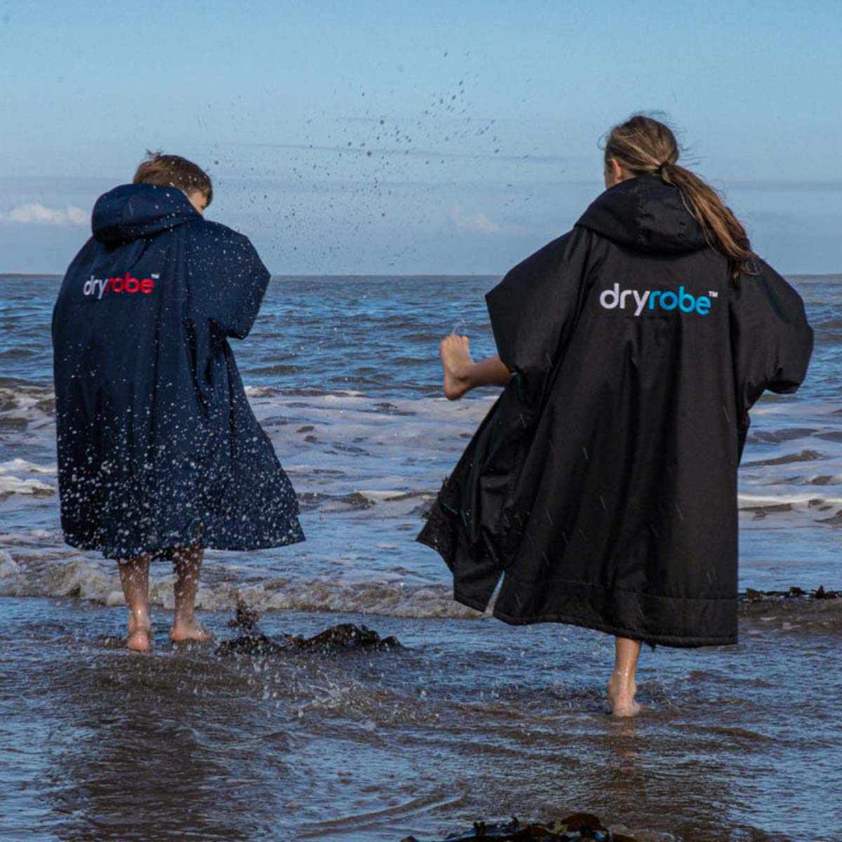 Bērnu pončo mētelis / jaka Dryrobe Advance Kids Changing Robe - melns ar zilu