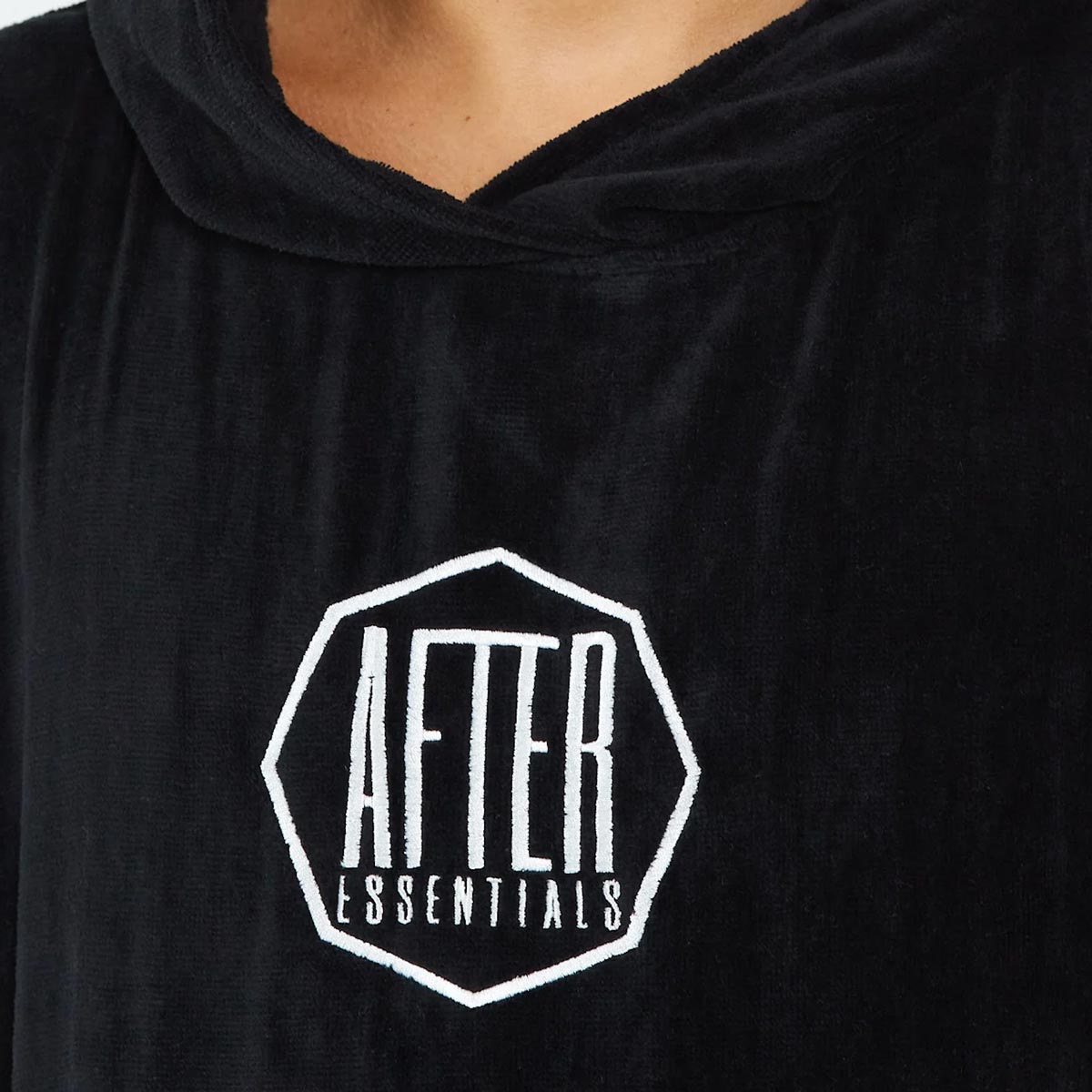 After Essentials Logo Poncho pārģērbšanās dvielis – Melns