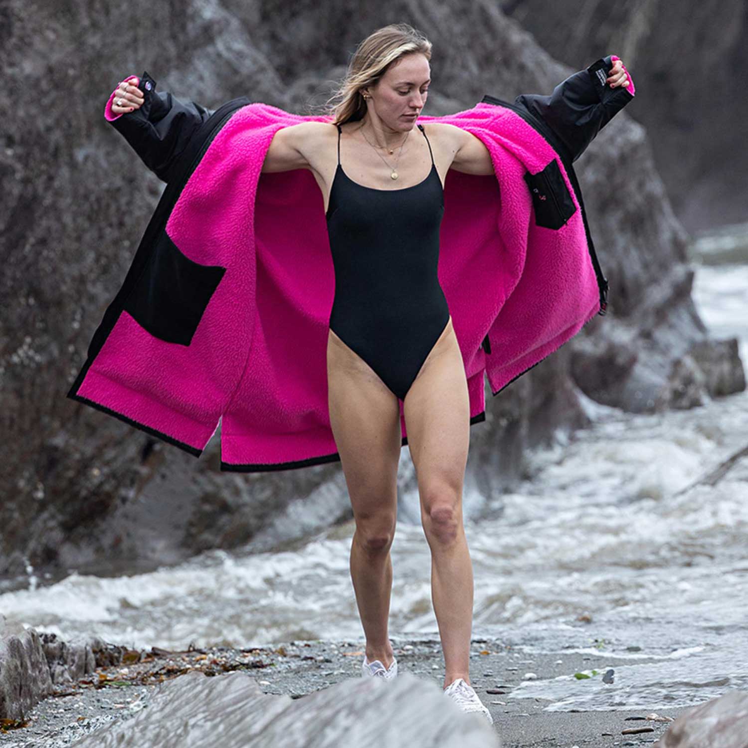 Pončo mētelis / jaka Dryrobe Advance Changing Robe - melns ar rozā
