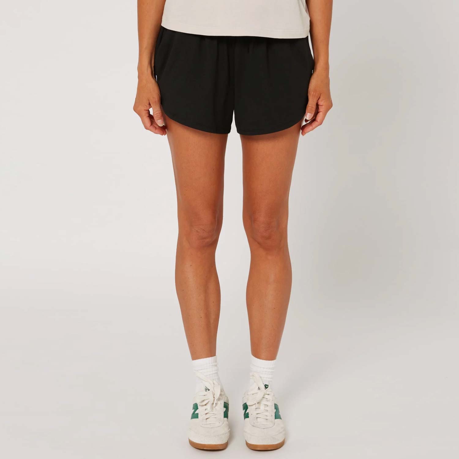 Sieviešu šorti Follow Ladies Serena Shorts - melni