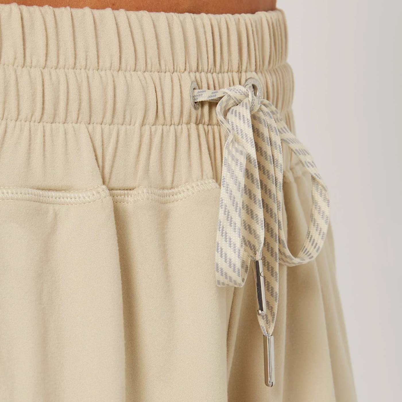 Sieviešu šorti Follow Ladies Serena Shorts - smilšu dzelteni