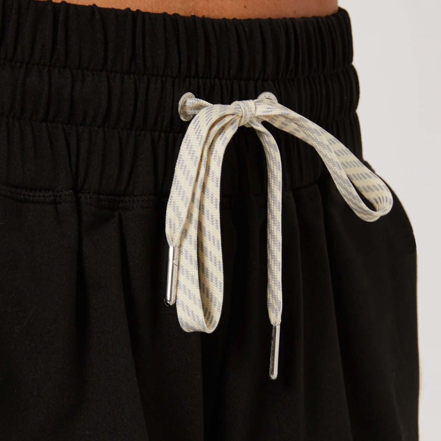 Sieviešu šorti Follow Ladies Serena Shorts - melni