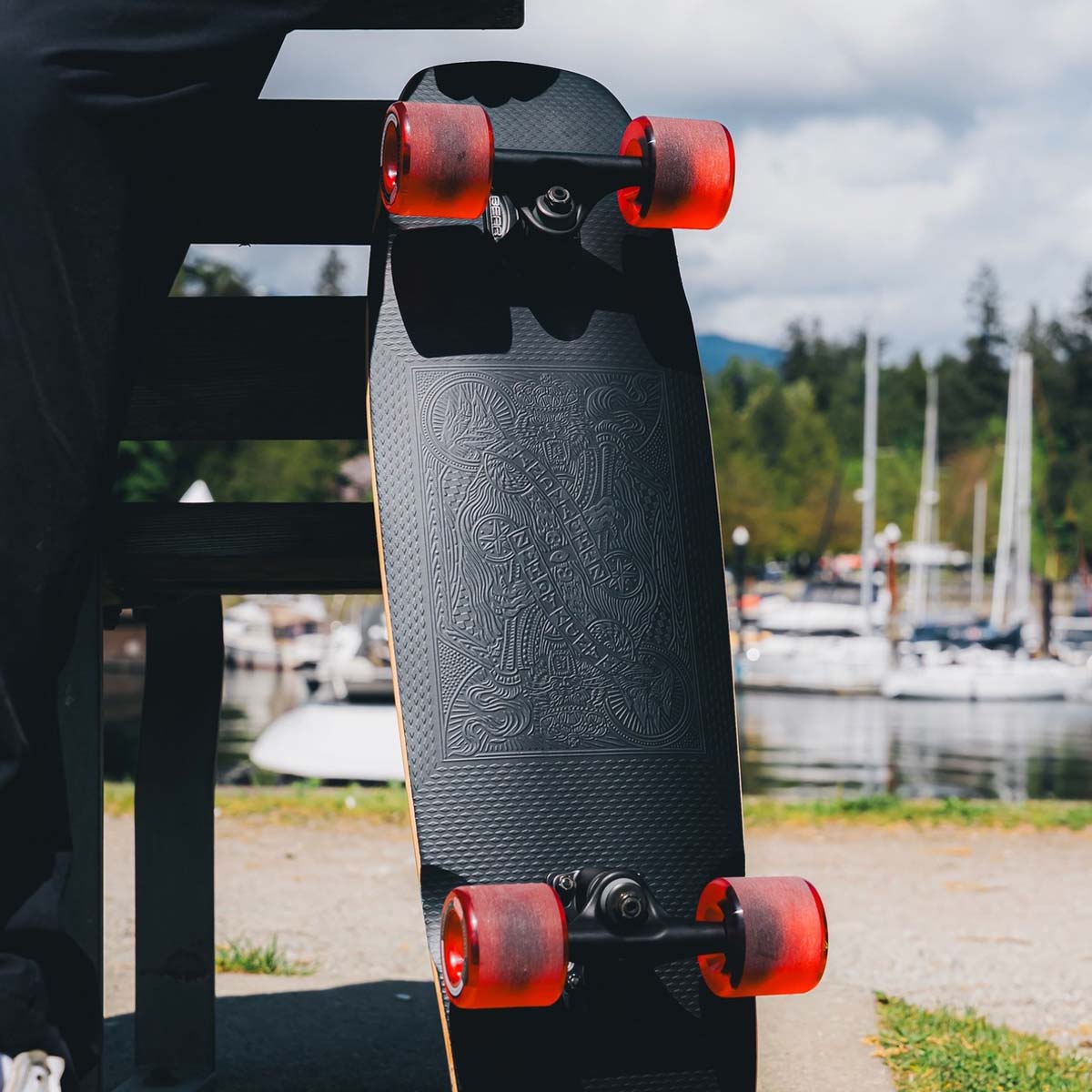 Landyachtz Dinghy 28.5" Coffin Stealth Card Cruiser skrituļdēlis - 73 cm