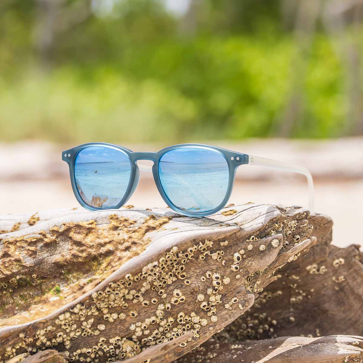 O'Neill 9008 2.0 Sunglasses – 108P Gray Crystal