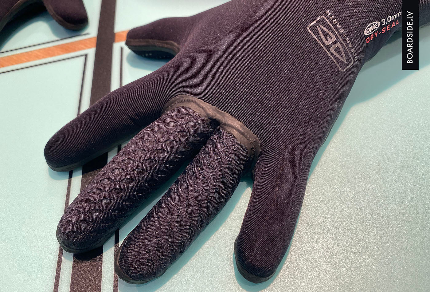 Ocean & Earth One Dry Seal 3mm Neo Gloves