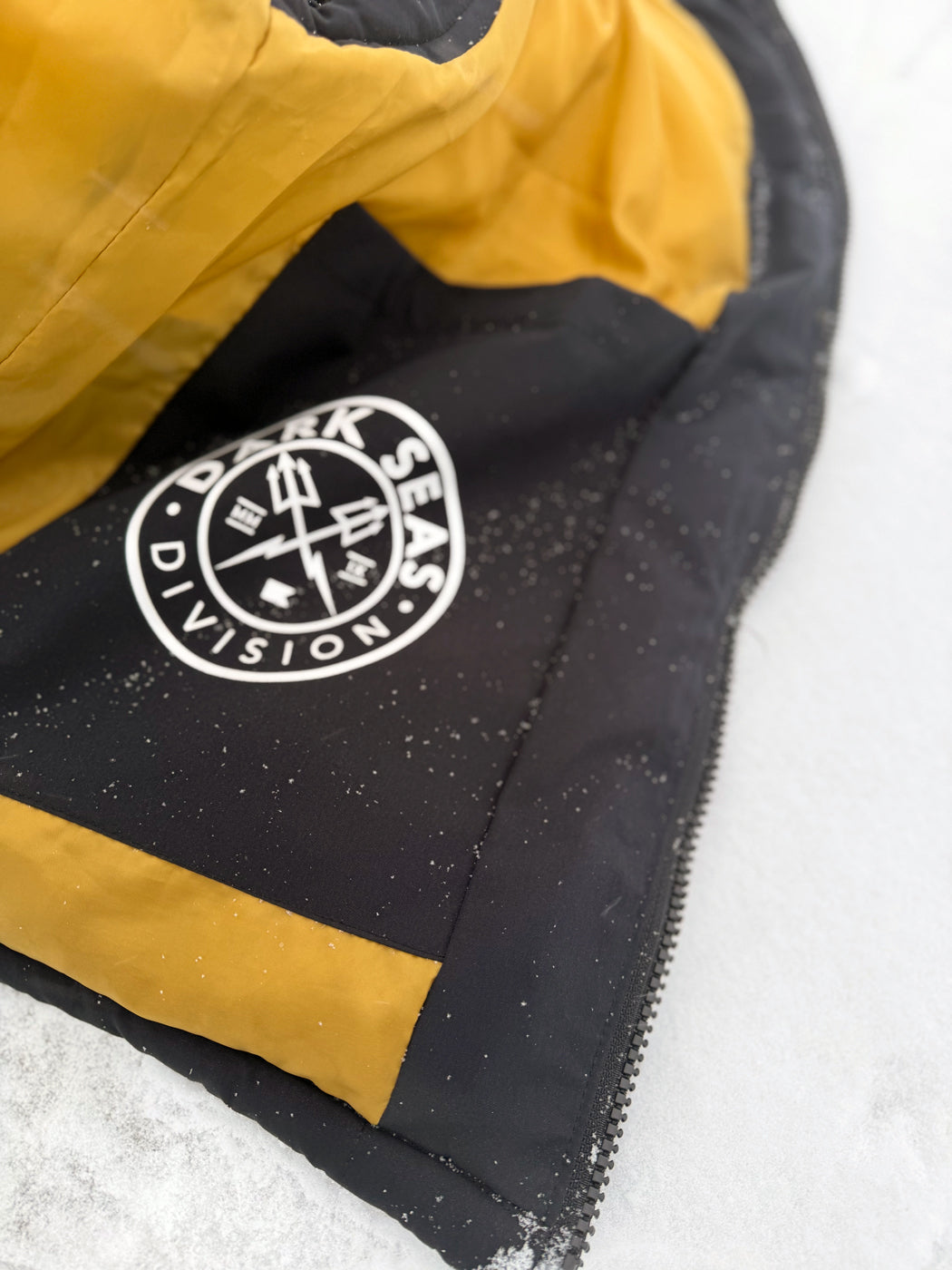 Silta Puffer veste Dark Seas Thule Vest – melna