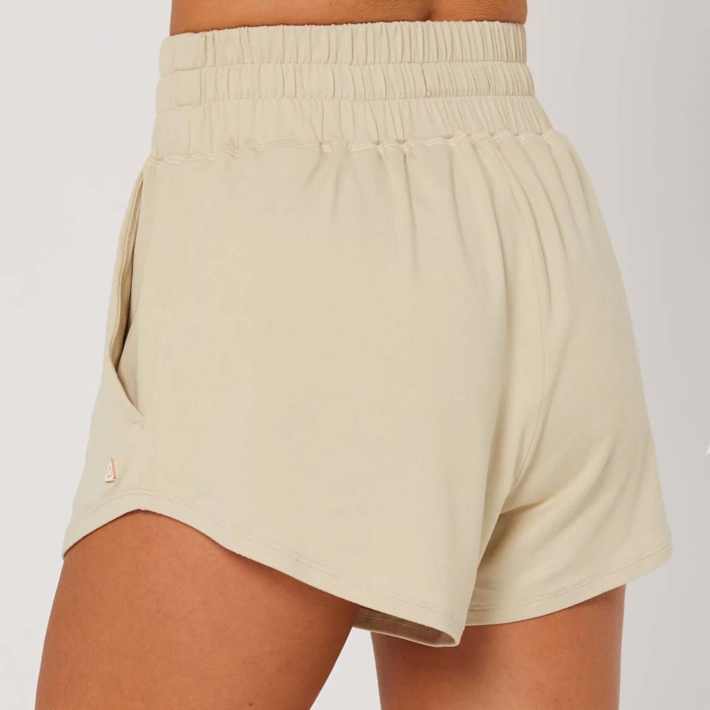 Sieviešu šorti Follow Ladies Serena Shorts - smilšu dzelteni