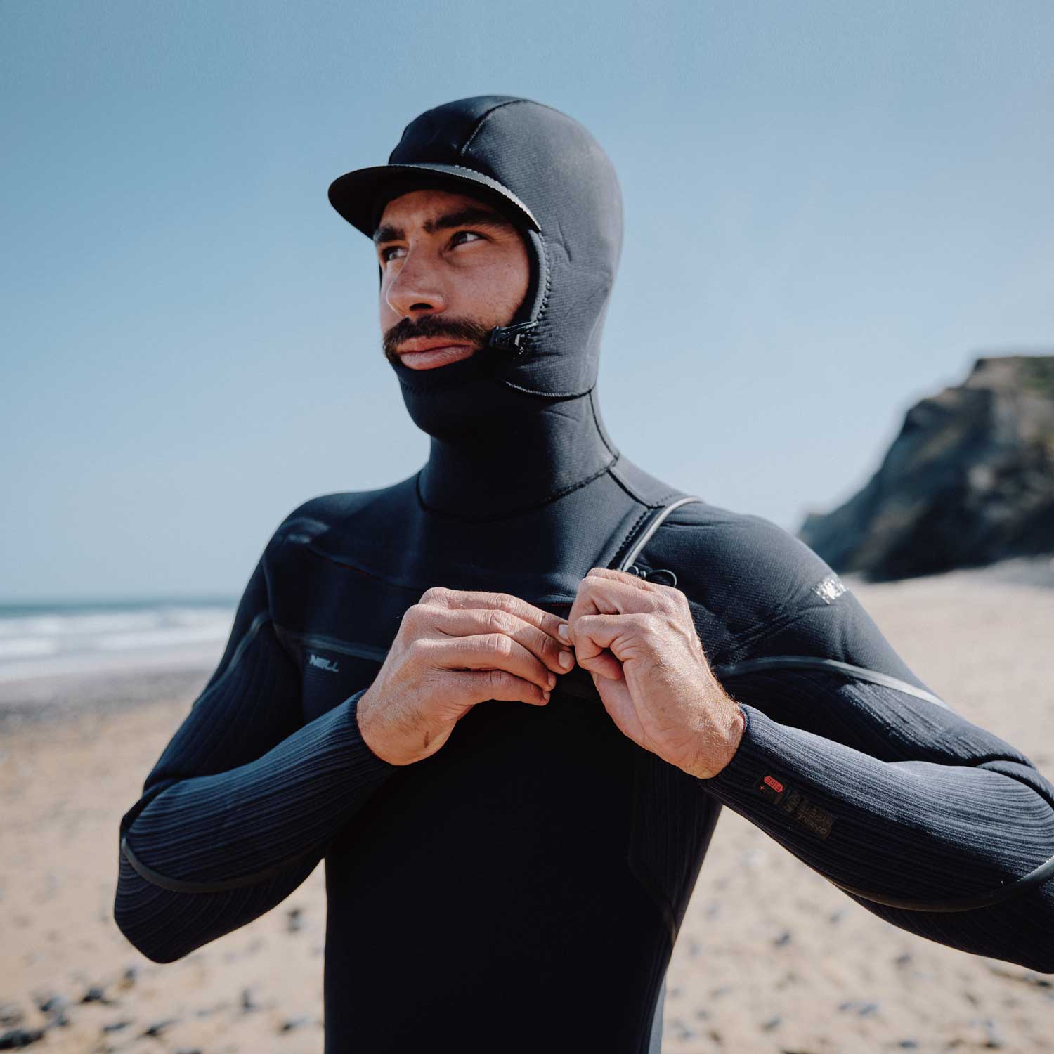 Hidrotērps ar kapuci O'Neill Hyperfreak Fire 5/4+ mm Chest Zip w/Hood – Melns A00