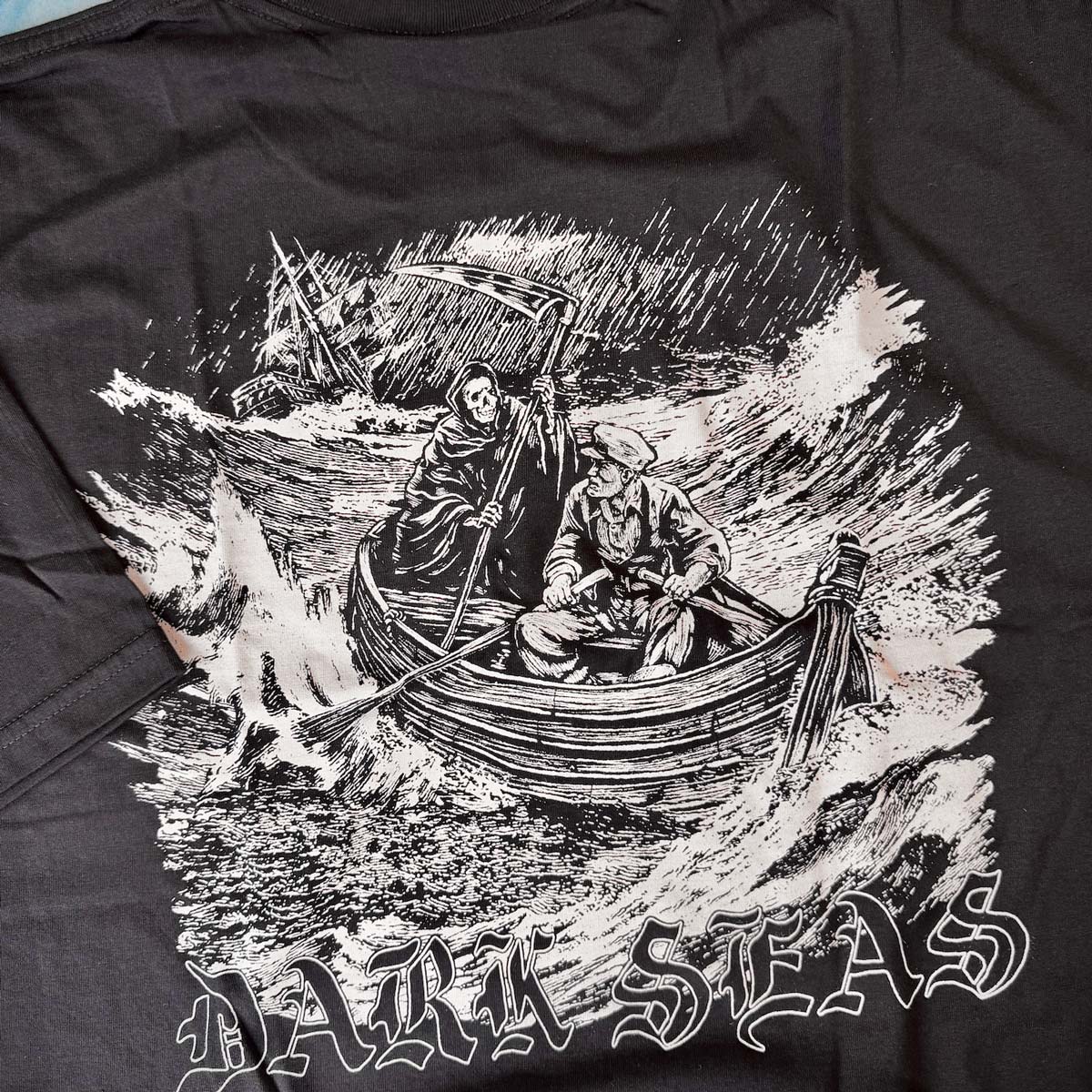 Dark Seas Shipwreck Premium S/S T-krekls – melns
