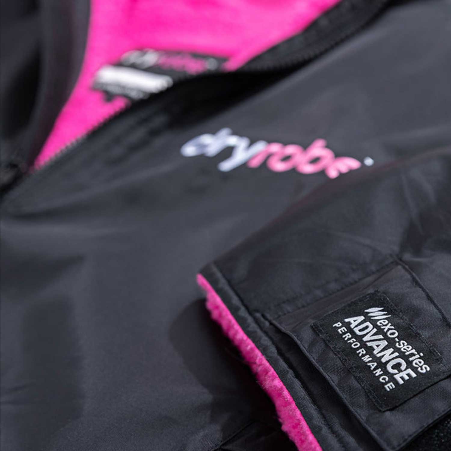 Pončo mētelis / jaka Dryrobe Advance Changing Robe - melns ar rozā