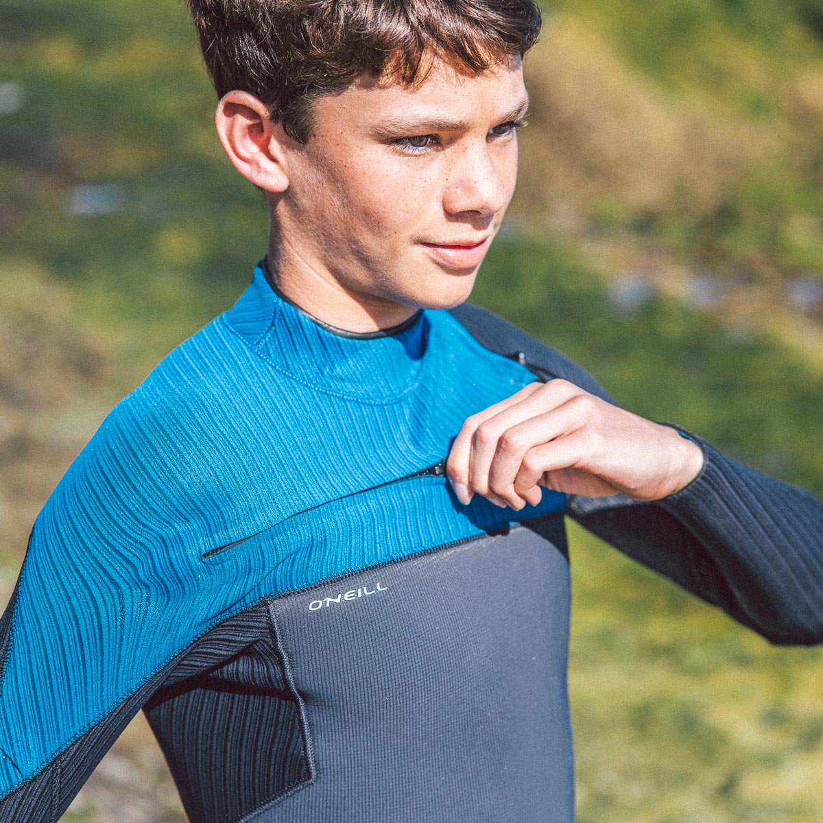 O’Neill Youth Hyperfreak 4/3+ Chest Zip Full jauniešu hidrotērps – Grap/Smoke/Baliblu HT6