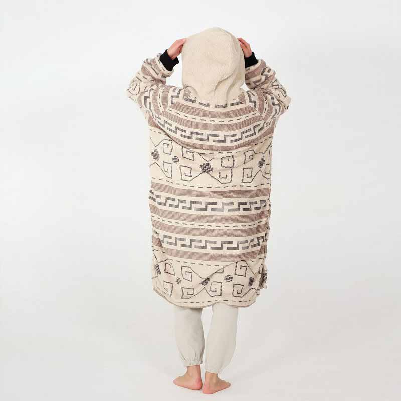 After Essentials Sofa Poncho – The Dude