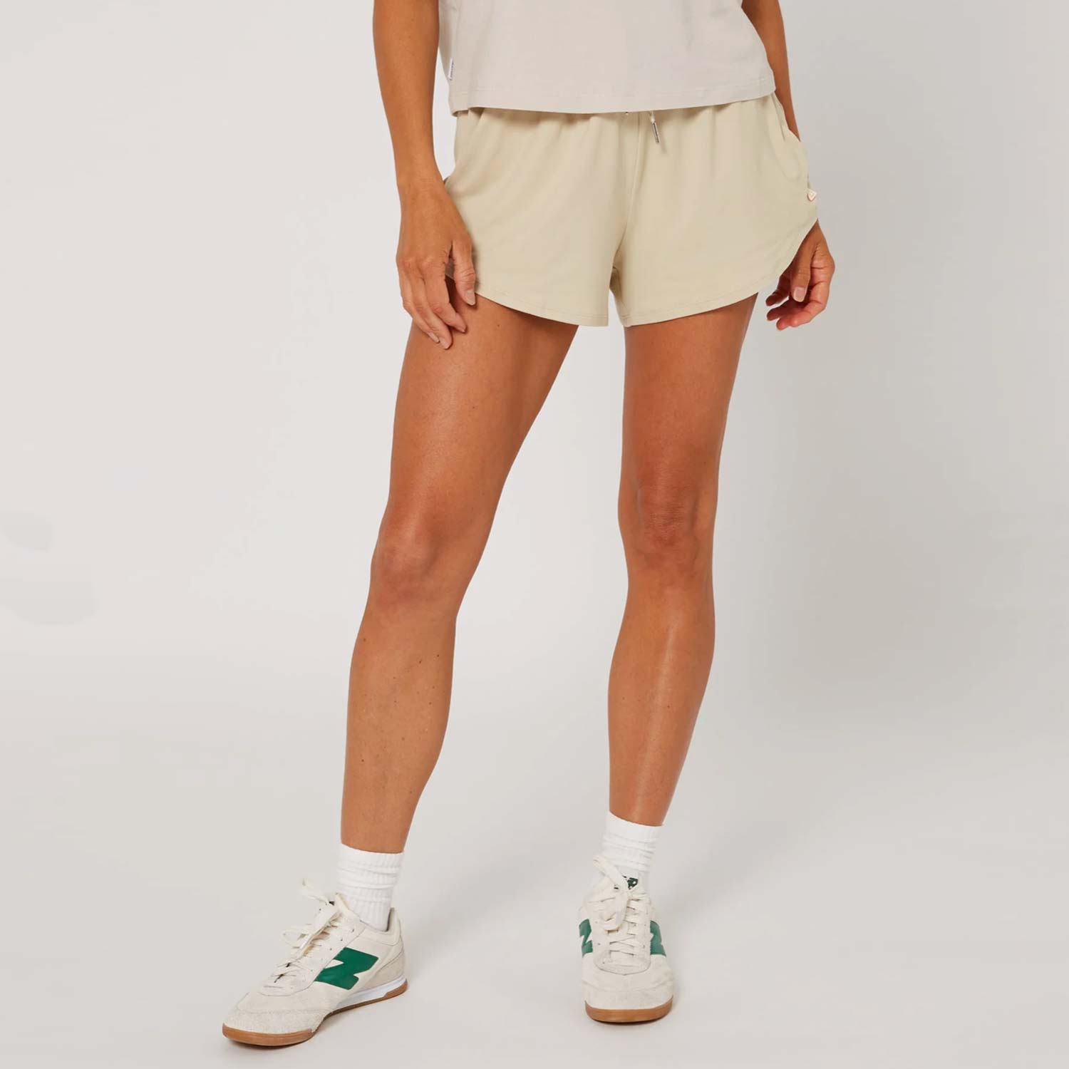 Sieviešu šorti Follow Ladies Serena Shorts - smilšu dzelteni