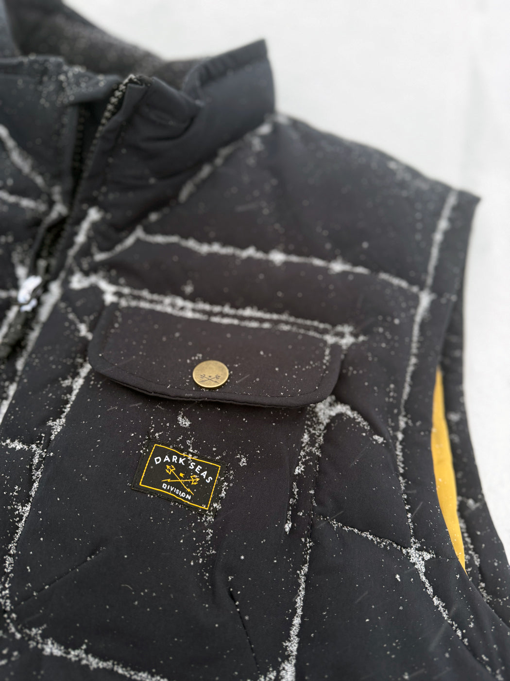 Silta Puffer veste Dark Seas Thule Vest – melna