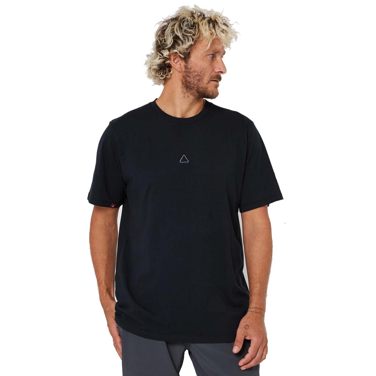 Follow Stitched T-krekls – melns