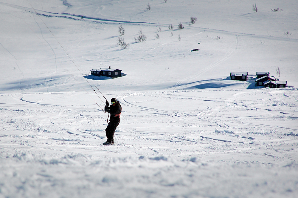 Snovkaitošana Hardangervidda plato Norvēģijā – Boardside.lv ceļojumi – snowkiting in Norway