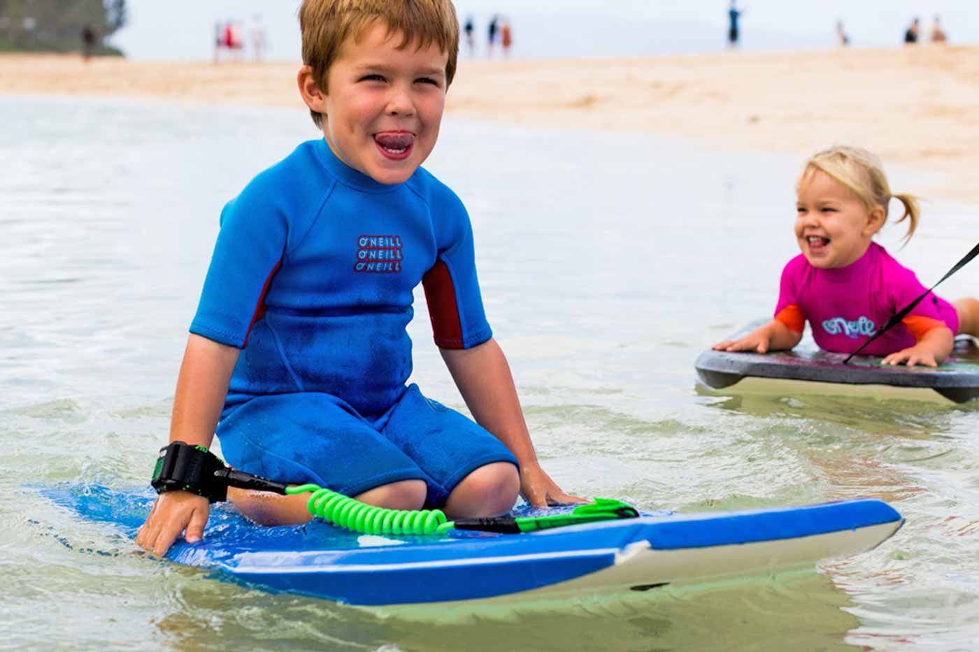 Wave Power Woop Bodyboard dēlis ir lietojams gan ar pleznām, gan bez. Piemērots jauniešiem un pieaugušajiem, braukšanai viļņos un krasta putās.