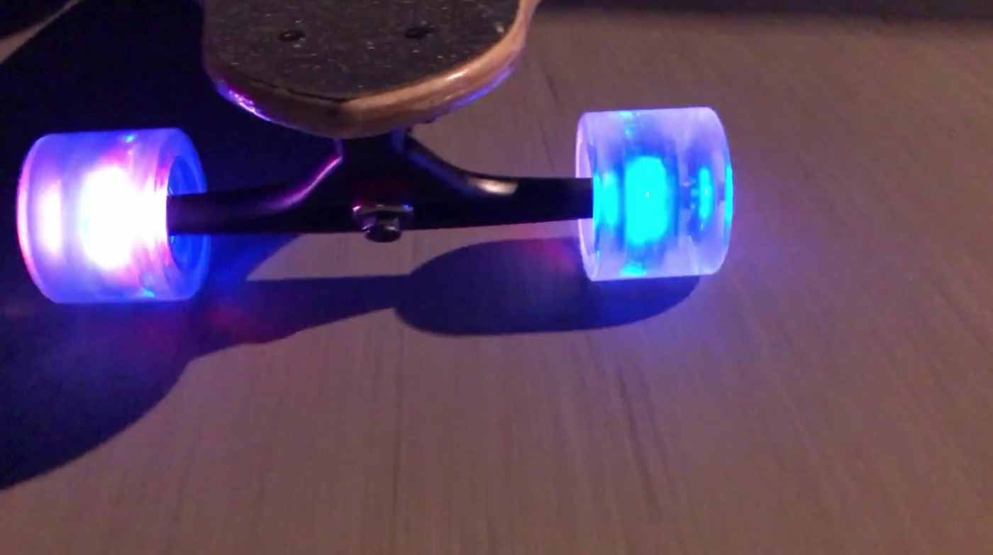 Sunsets Flare Longboard LED Wheels offer the brightest LEDs in the industry and have the capacity to glow for a staggering 100,000 hours. Batteries... NOT! Our LED wheels self power off the spinning motion of the wheel therefore no batteries are ever required. Each Sunset Flare wheel is cast in high quality clear 78a Poly-Eurathane for that super smooth longboard ride you crave. Each wheel is embossed with our original Sunset Flare logo. Abec7 bearings included.