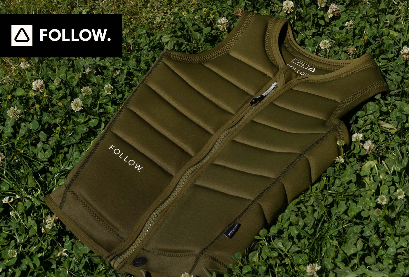 Tiem, kas pievērš uzmanību, šī ir mūsu pēdējo pāris vasaru laikā pieprasītās Follow vestes “The Employee of the Month” vēl viena atvasināta versija. Follow Total Impact Vest ne velti ir sieviešu komandas favorītveste ...un ne bez iemesla. Divslāņu konstrukcija, spalvas svara vieglās putas un Follow TrueFit© oderējums nodrošina profesionāļiem nepieciešamās funkcijas, kamēr vestes veiksmīgais dizains ir piemērots jebkura līmeņa braucējam. Ne velti šī veste tiek saukta par Total - tā ir augstākās klases veste, kas atbilst visām prasībām, kas ir laba veikborda veste.